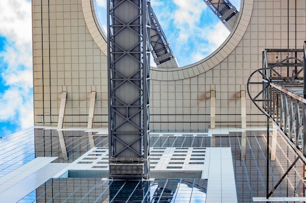 Dentro do edifício de Umeda em Osaka, Japão