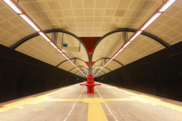 Dentro de una estación de metro