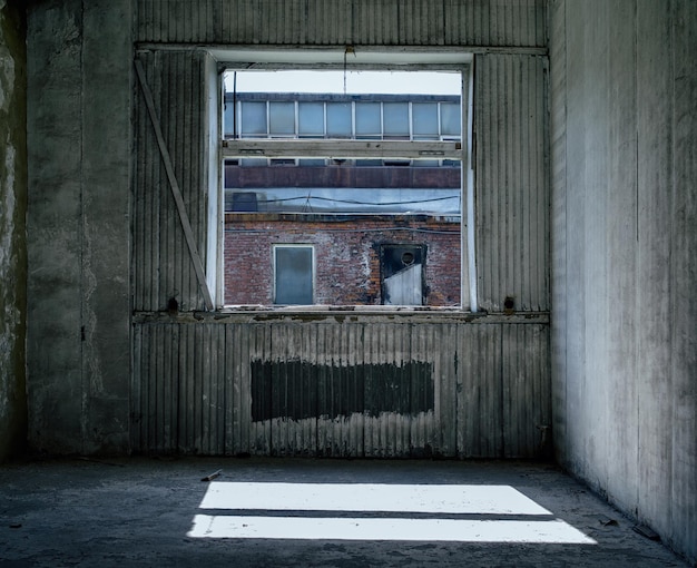 Dentro de la fábrica abandonada