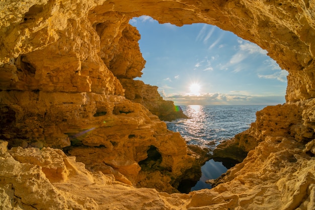 Dentro de la gruta