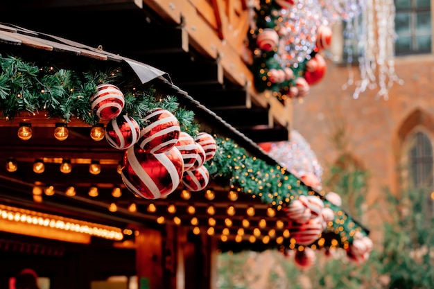 Deocration de árvore de Natal, enfeites no mercado em Wroclaw, Polônia