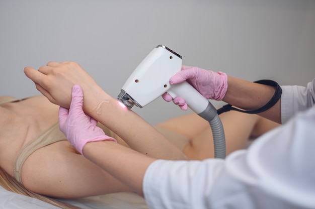 Depilação a laser e cosmetologia em salão de beleza