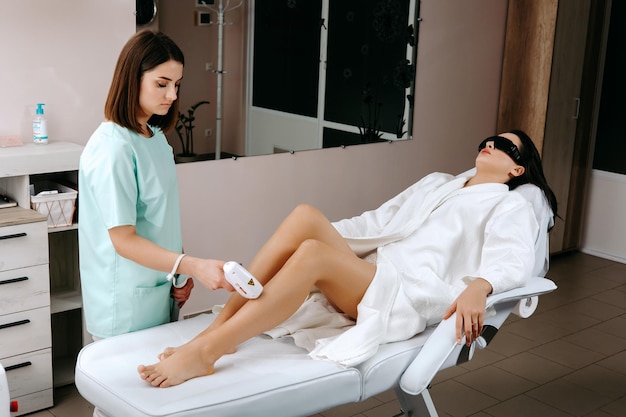 Depilação a laser e cosmetologia em salão de beleza