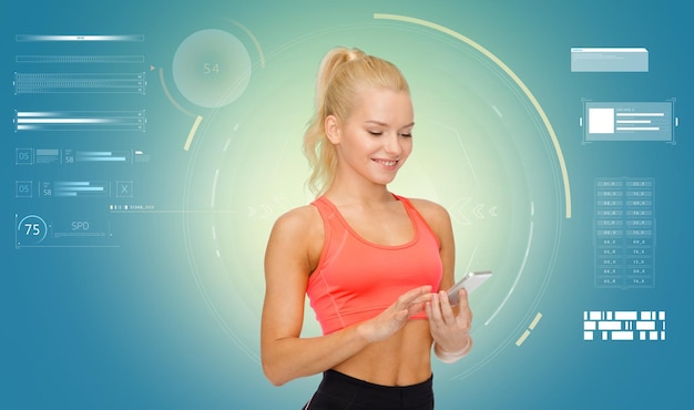 deporte, fitness, tecnología, ejercicio y concepto de personas - mujer deportiva sonriente con teléfono inteligente sobre fondo azul
