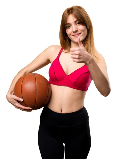 Foto deporte joven mujer con pelota de baloncesto