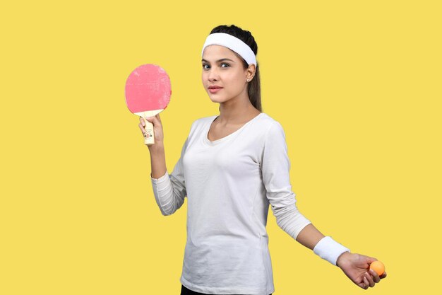 deportes mujeres jugando tenis de mesa modelo pakistaní indio