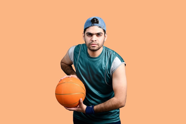 deportista jugando baloncesto modelo paquistaní indio
