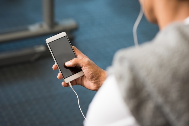 Deportista con smartphone