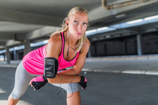 Deportiva mujer joven.