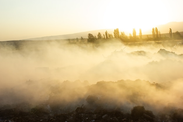 Depósito de lixo público no deserto