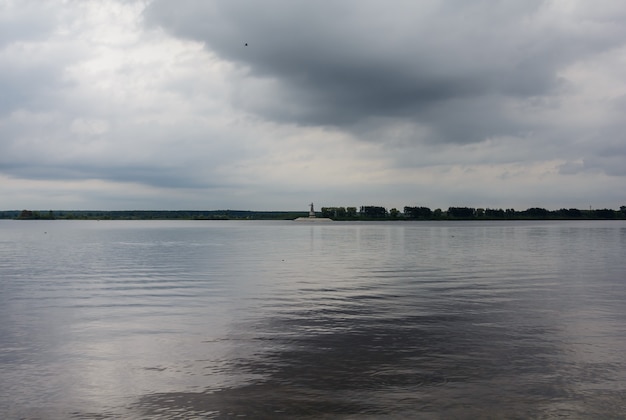 Depósito de rybinsk vista del monumento madre río volga volga rybinsk óblast de yaroslavl