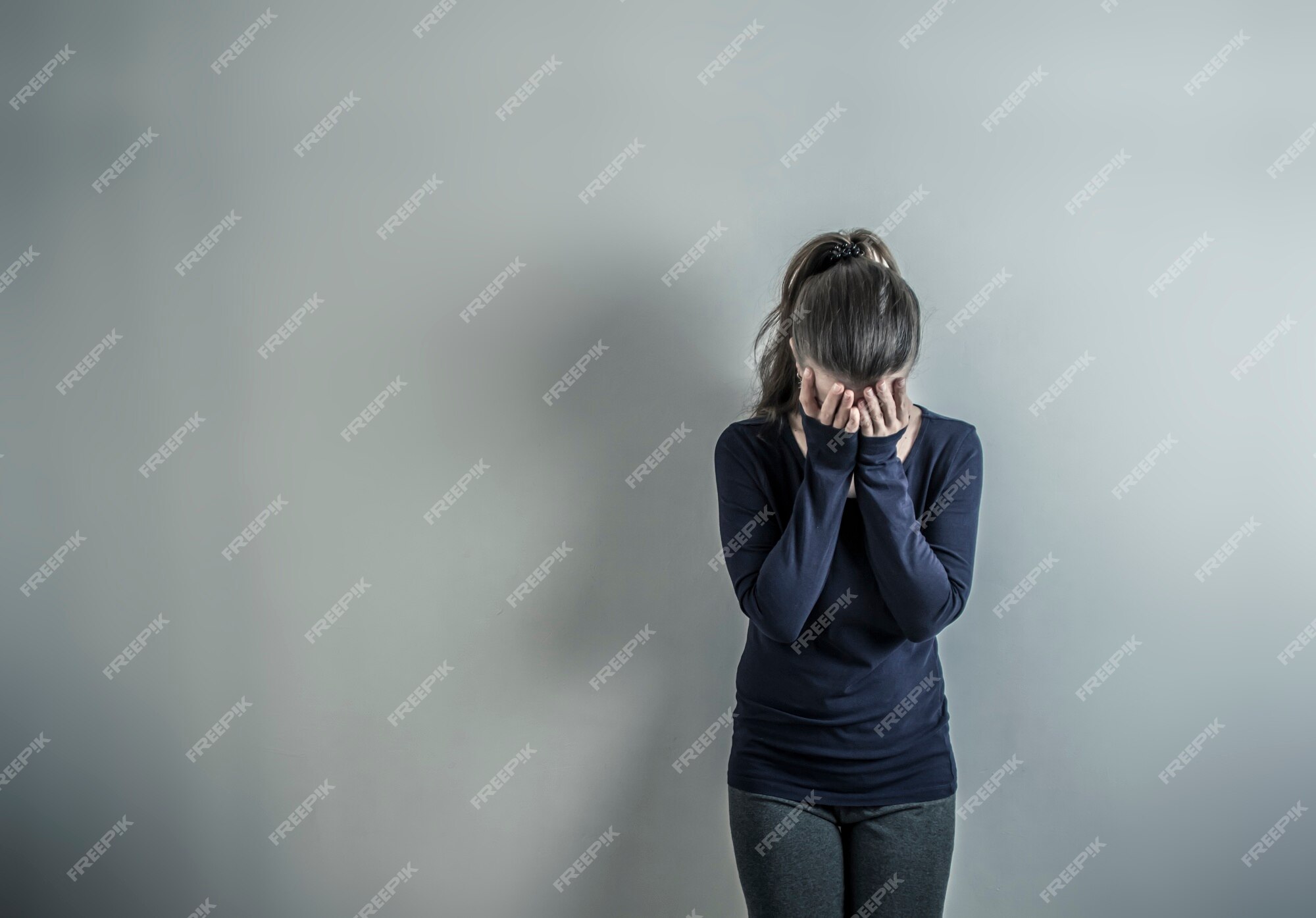 Mulher triste foto de stock. Imagem de menina, sépia - 53232946