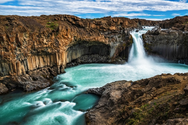 Der Aldeyjarfoss Wasserfall in Nordisland.