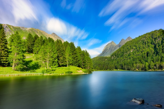 Der Alpensee in den Schweizer Alpen von Palpuogna unterhalb des Albulapasses