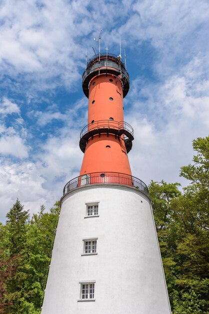 Foto der alte leuchtturm am kap rozewie in polen