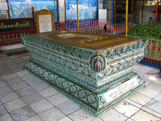 Der alte Tempel in Yangon Rangoon Myanmar