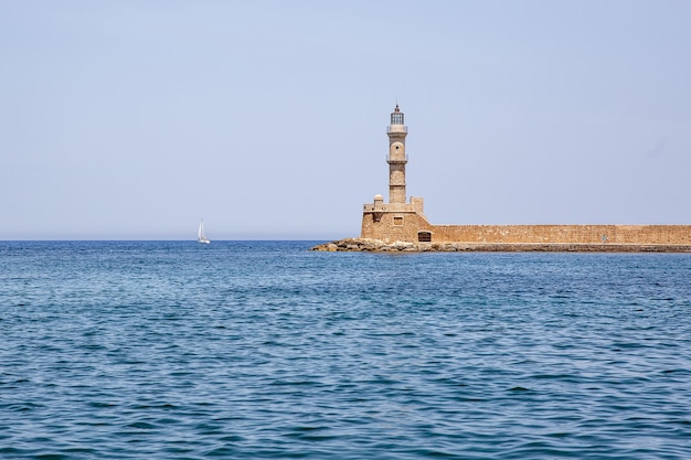 Der alte venezianische Leuchtturm in Chania auf der griechischen Insel Rete.