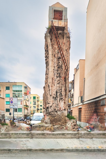 Foto der alte wasserturm von palermo