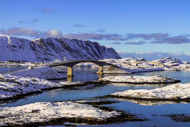 Der Berg und die Brücke in Ramberg