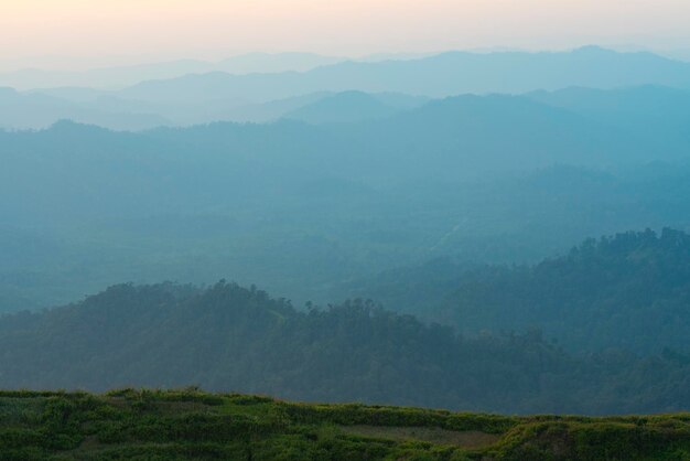 Der Berg von Thailand-Nationalparksonnenuntergang