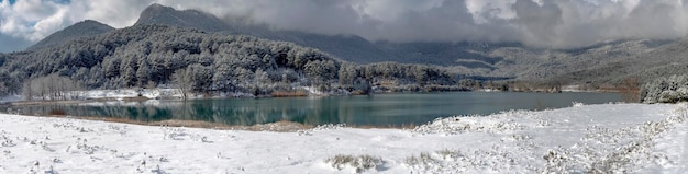 Der Bergsee Doxa Griechenland gebirgiges Corinthia