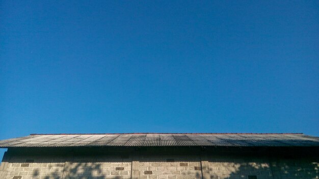 Foto der blaue himmel ohne claudy auf dem dach