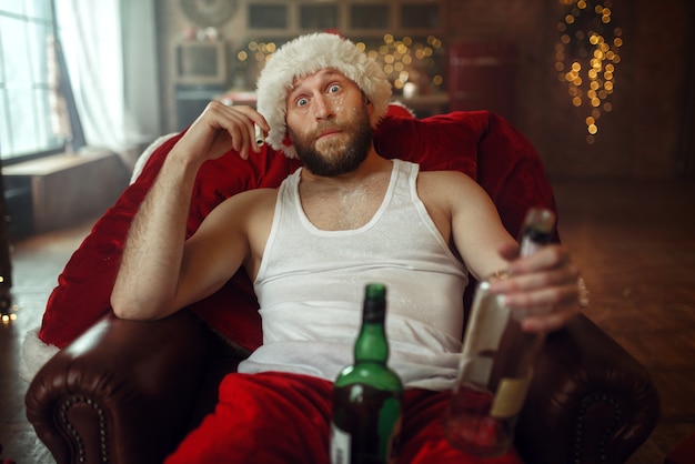 Der böse Weihnachtsmann feiert Weihnachten mit Drogen und Alkohol