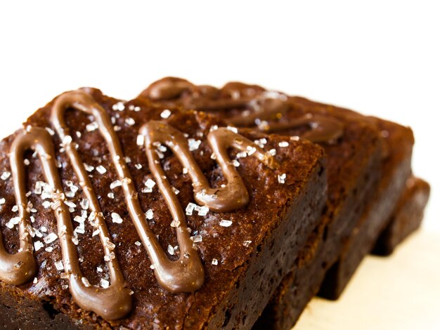 Der Brownie ist wie eine Mischung aus Kuchen und Keks in der Textur.