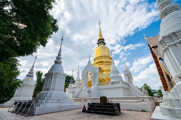 Der buddhistische Tempel Wat am Sonnenuntergangshimmel ist eine Haupttouristenattraktion in Chiang Mai Nordthailand