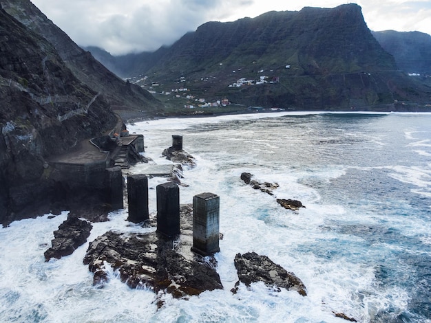 Der Davit von Hermigua und Luftaufnahme des Strandes von Hermigua