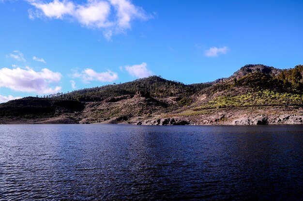 Foto der dunkelwassersee auf gran canaria