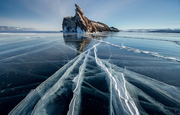 Der eisige Wintertag des Baikalsees.