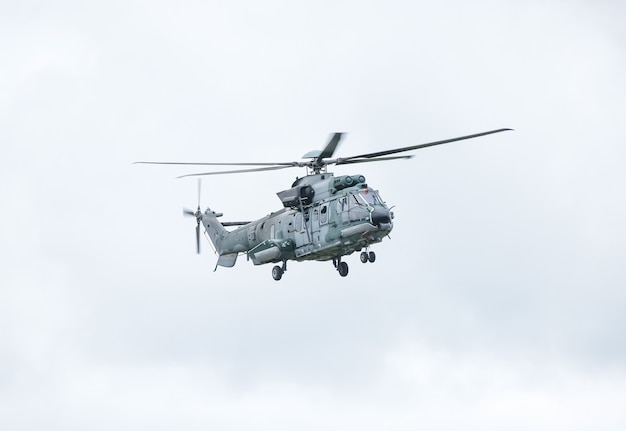 Der eurocopter caracal ist ein taktischer transporthubschrauber mit großer reichweite