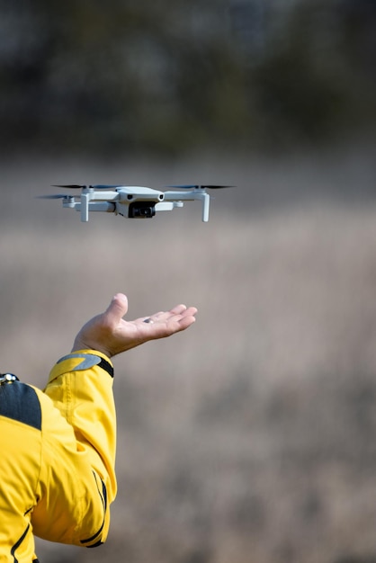 Der Flug des Kopters Moderne Technik für Foto-Videoaufnahmen