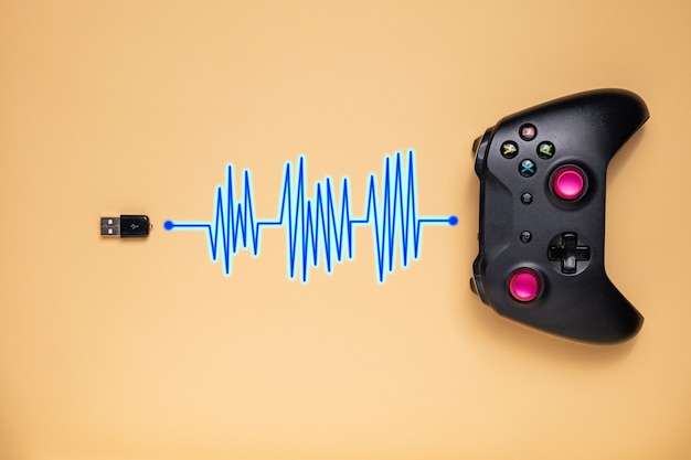 Der Game-Joystick ist mit dem Transceiver verbunden und mit allen Tasten und Hebeln einsatzbereit.