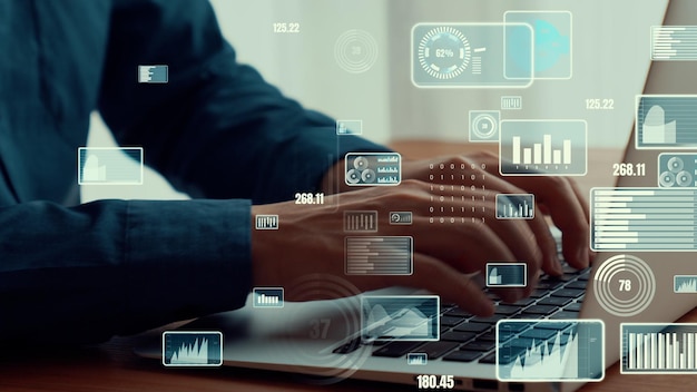 Der Geschäftsmann verwendet einen leistungsfähigen Laptop-Computer, um die Analyse von Geschäftsdaten zu analysieren