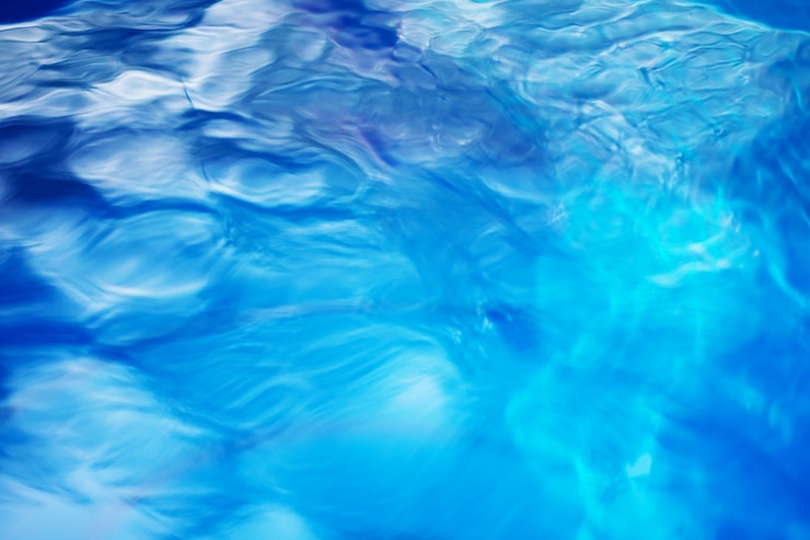 Foto der glatte natürliche hintergrund des blauen wassers