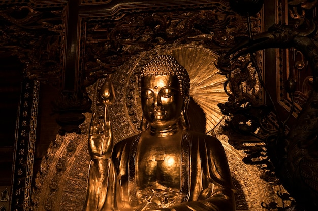 der große Buddha in der Bai Dinh-Pagode