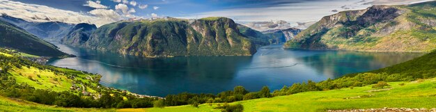 Der große Fjord in Norwegen