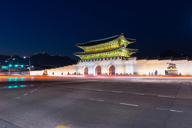 Der Gyeongbokgung-Palast bei Nacht ist das wunderschöne Seoul Südkorea