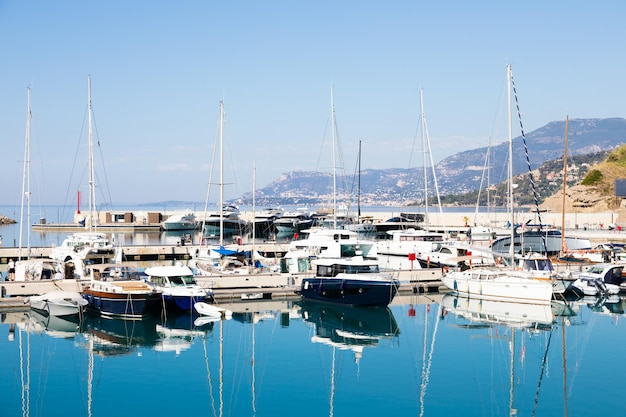 Der Hafen von Cala del Forte ist ein brandneues, hochmodernes Yachthafen-Anwesen in Monte Carlo