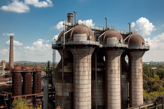 Foto der hochofen. blick auf die wichtigsten elemente des landschaftspark duisburg-nord