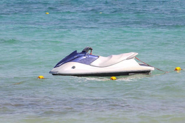 Foto der jet-ski-stopp auf see