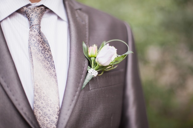 Der junge Bräutigam am Hochzeitstag