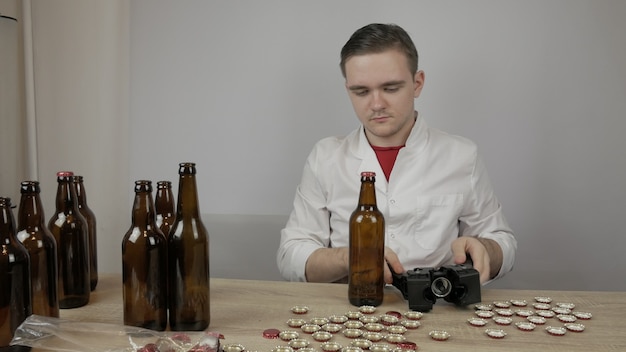 Der junge Meistertechnologe braut zu Hause Bier