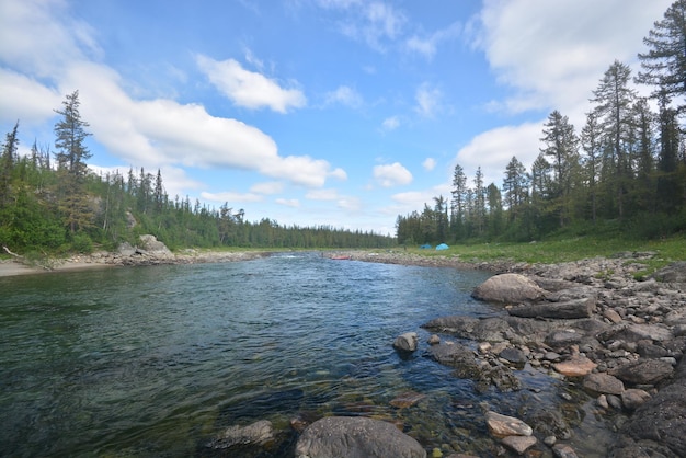 Der Kharamatlou-Fluss im Polarural