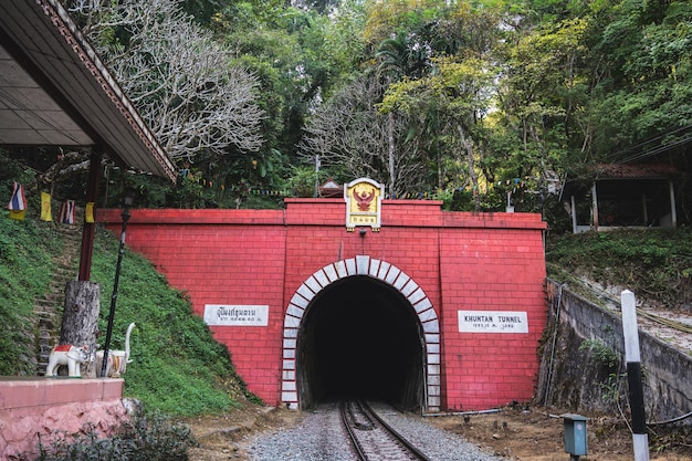 Der Khuntan Tunnel ist mit einer Länge von 1362 Metern der längste Eisenbahntunnel in Thailand