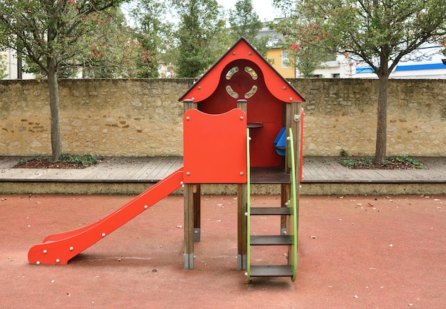 Der Kinderspielplatz in einem Park in Europa