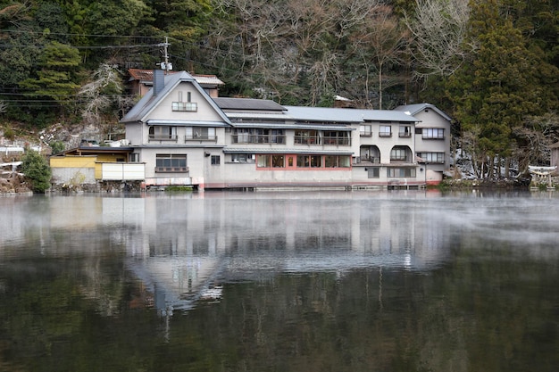 Der Kinrinko-See ist ein kleiner See und ein berühmtes Wahrzeichen in YufuinOitaJapan