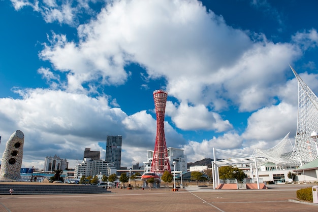 Der Kobe Port Tower ist ein Symbol des Wohlstandes im Meriken Park